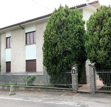 Casa Nebieu In Edificio Indipendente Nel Centro Di Monforte Monforte dʼAlba Eksteriør bilde