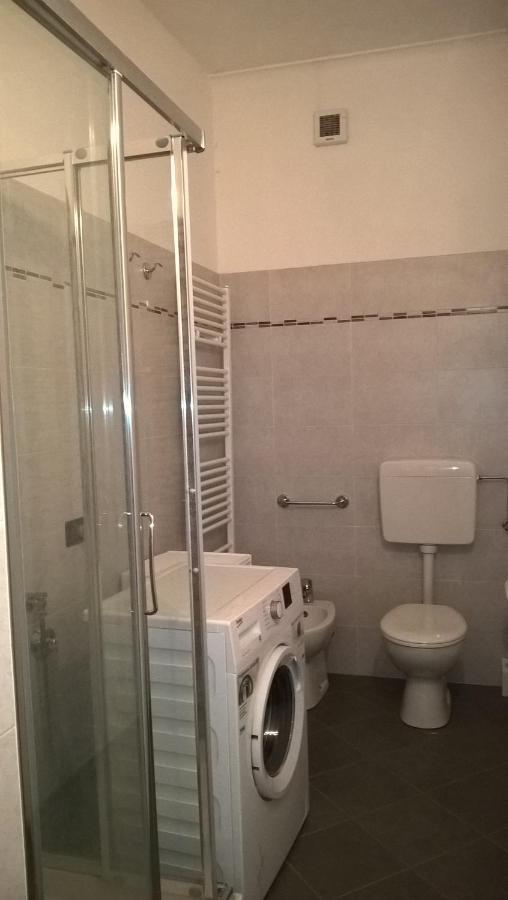 Casa Nebieu In Edificio Indipendente Nel Centro Di Monforte Monforte dʼAlba Eksteriør bilde