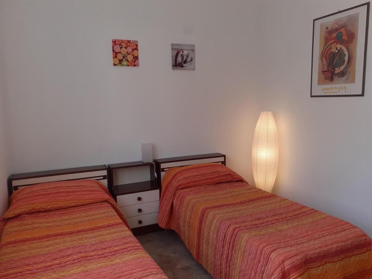 Casa Nebieu In Edificio Indipendente Nel Centro Di Monforte Monforte dʼAlba Eksteriør bilde